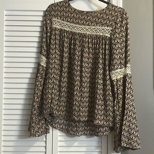 Bell sleeve blouse